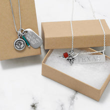 Load image into Gallery viewer, Engravable Bar Nameplate Necklace