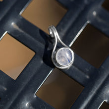 Load image into Gallery viewer, Round Moonstone Slide - SoMag2