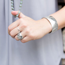 Load image into Gallery viewer, Thin Polished Hammered Band - SoMag2