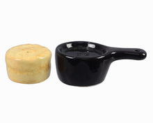 Load image into Gallery viewer, Biscuit and Skillet Pan Salt &amp; Pepper Shaker Set